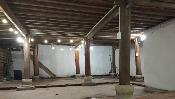 Cho thuê nhà sàn gỗ 3 gian làm quán cà phê, nhà hàng Phố Khuất Duy Tiến, 28 Triệu, 93m2, vào ngay.